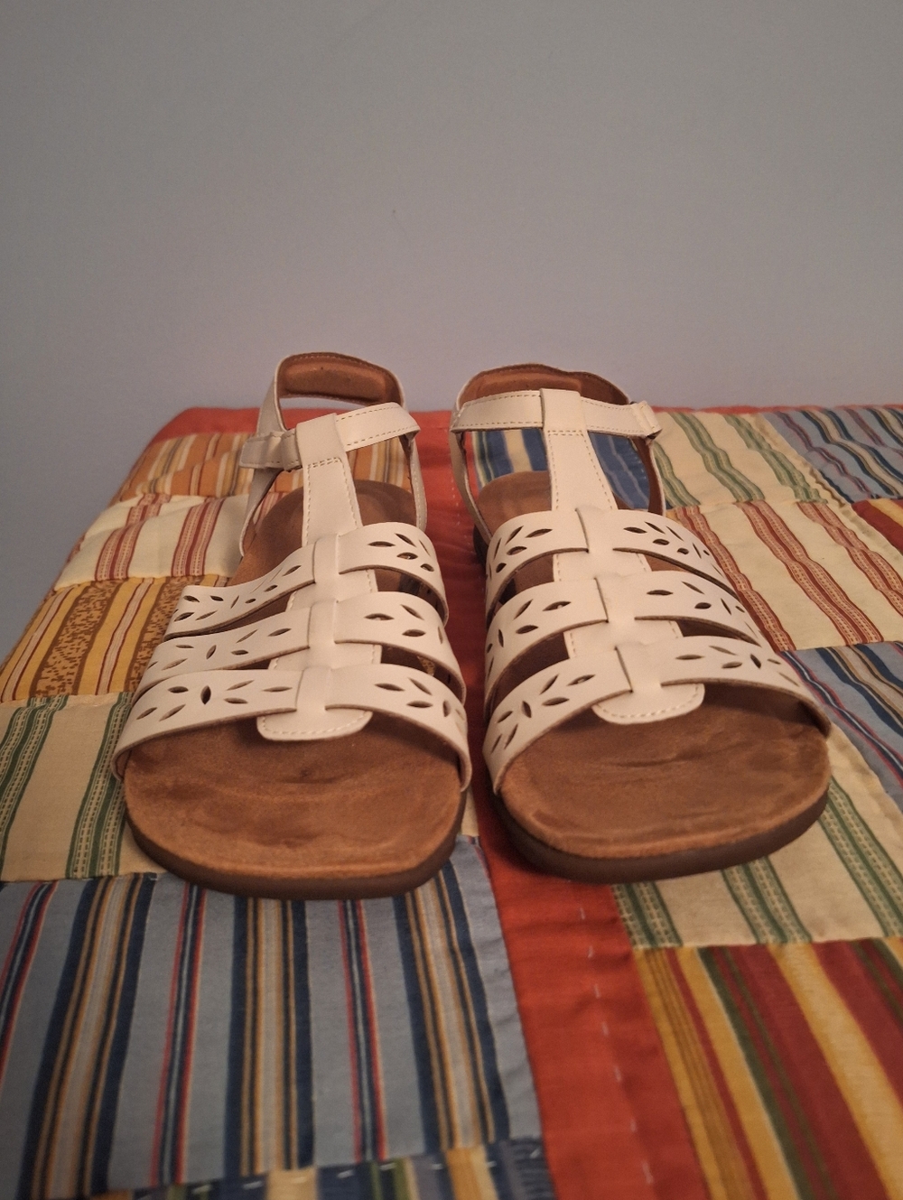 Easy Spirit Luisa Women's Ivory Strappy Comfort Sandals Velcro Closure Size 8.5